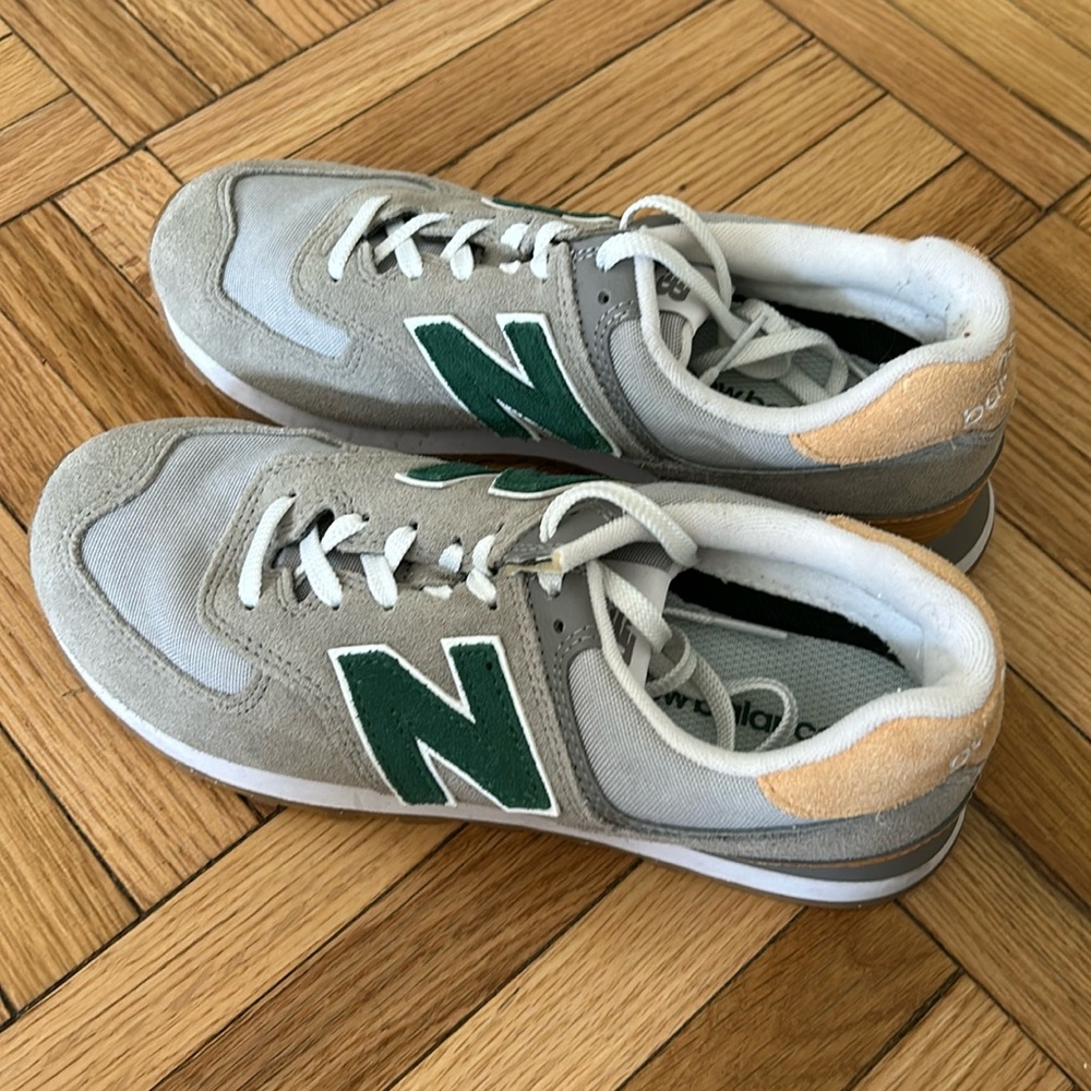 LIKE NEW! New Balance 574’s